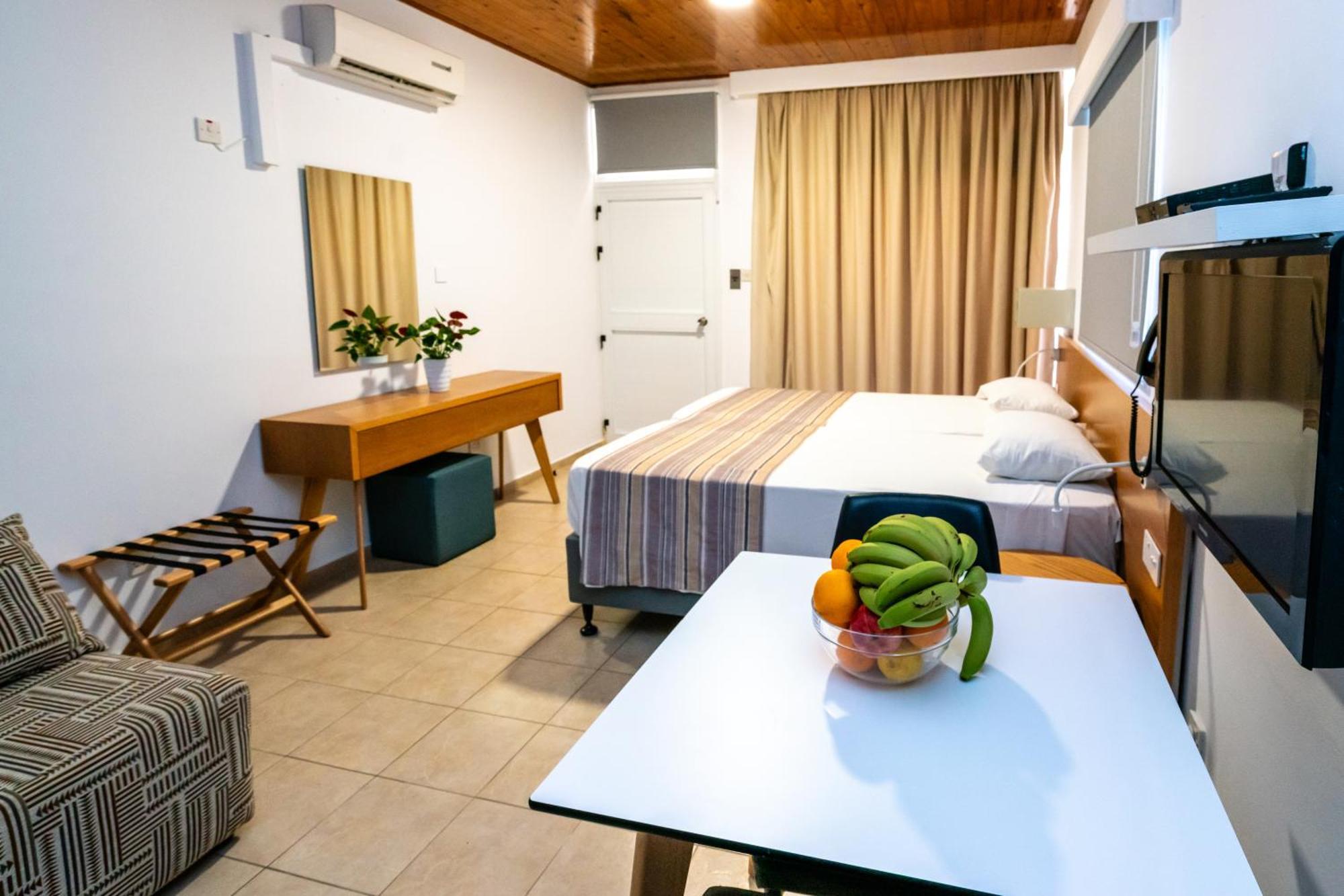 Ferienwohnung Helios 2 Paphos Exterior foto