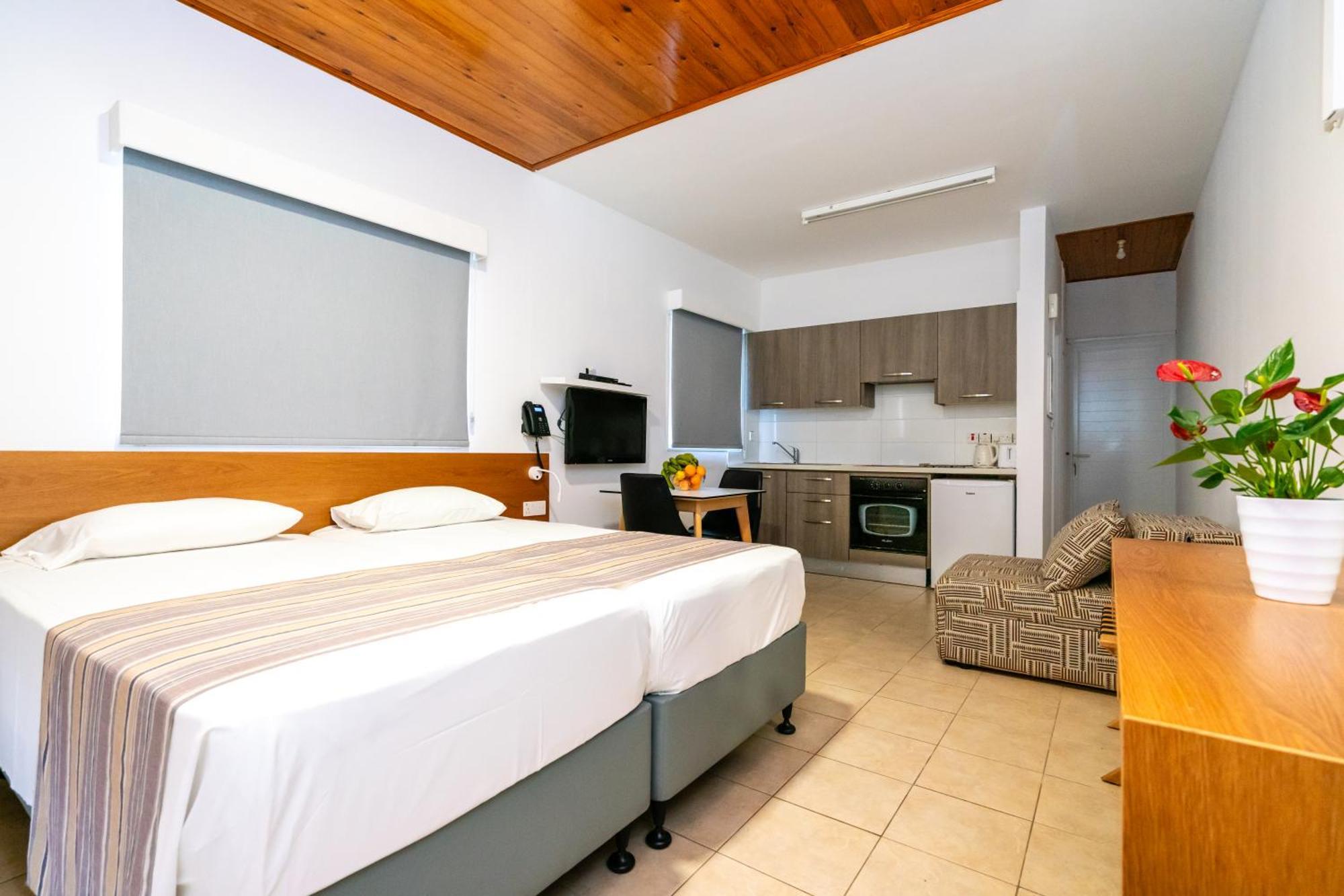 Ferienwohnung Helios 2 Paphos Exterior foto